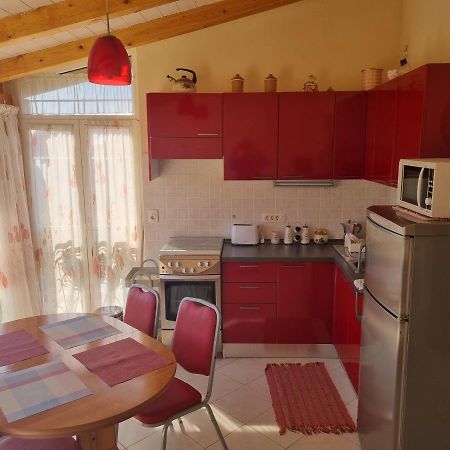Greenview Apartment With Parking 로비니 외부 사진
