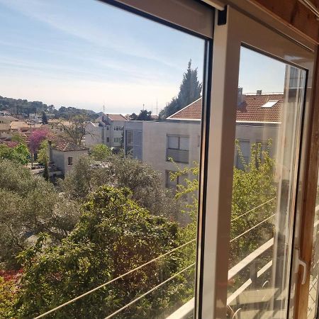 Greenview Apartment With Parking 로비니 외부 사진