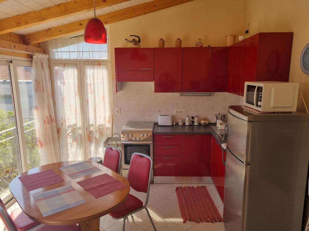 Greenview Apartment With Parking 로비니 외부 사진