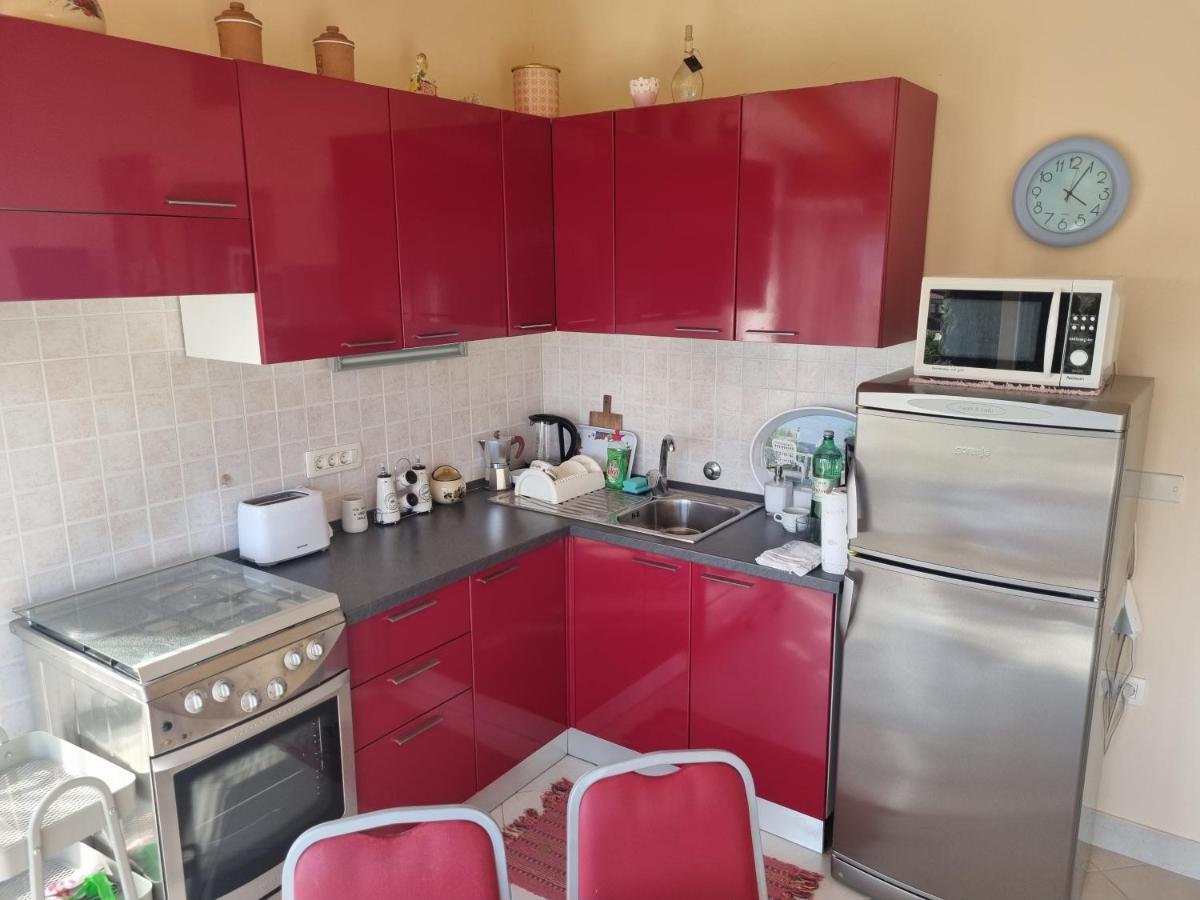 Greenview Apartment With Parking 로비니 외부 사진