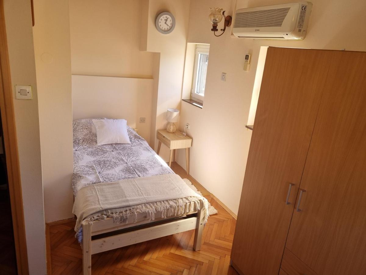 Greenview Apartment With Parking 로비니 외부 사진