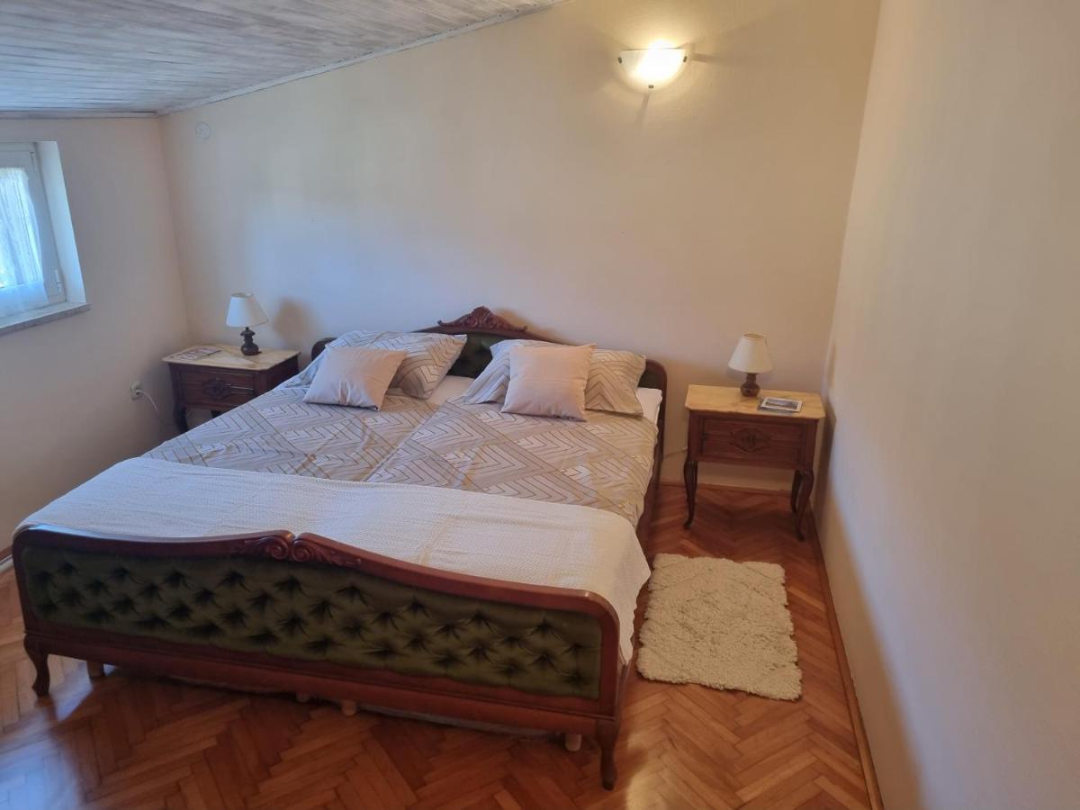 Greenview Apartment With Parking 로비니 외부 사진