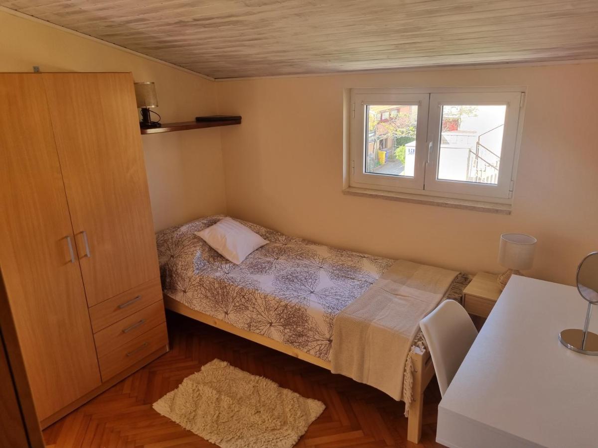 Greenview Apartment With Parking 로비니 외부 사진