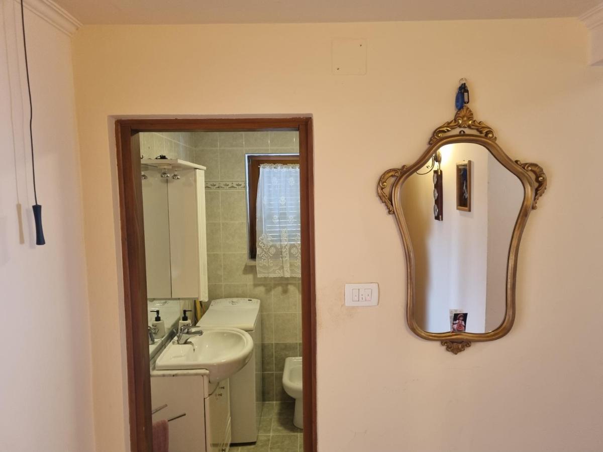 Greenview Apartment With Parking 로비니 외부 사진