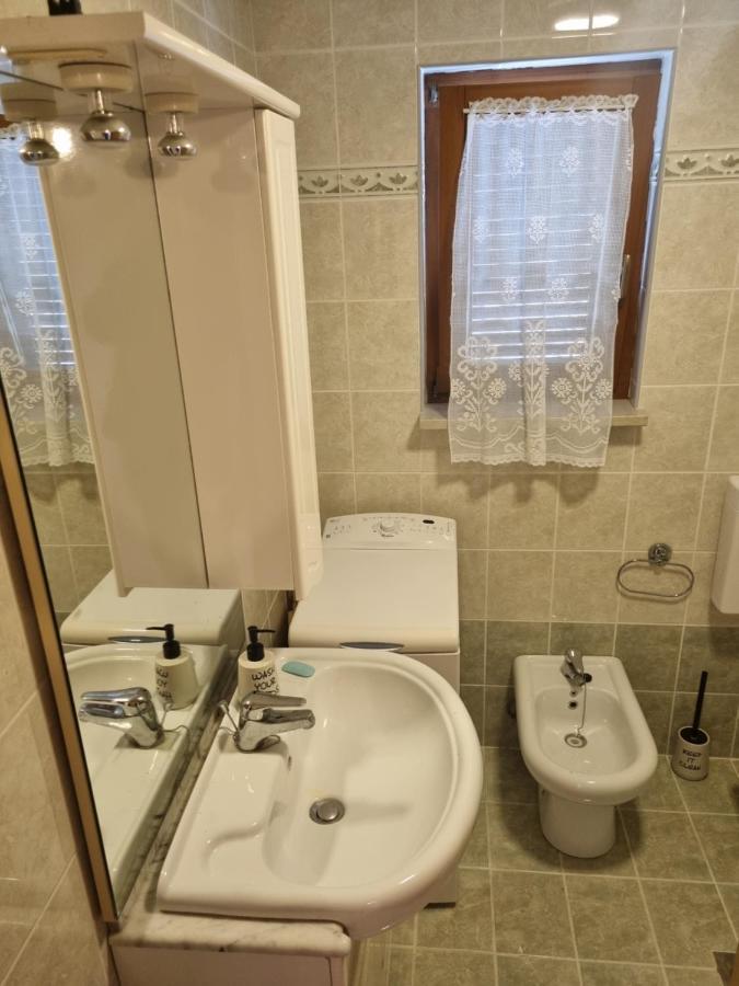 Greenview Apartment With Parking 로비니 외부 사진